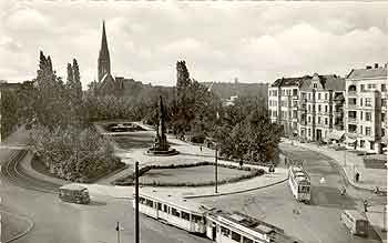 Noch in voller Schönheit, der F.-W.-Platz, Bild: Archiv Tempelhof-Schöneberg (9041 Byte)