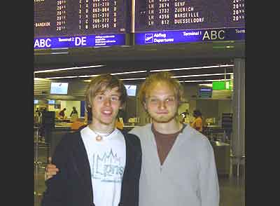 Die beiden Felixe kurz vor dem Abflug auf dem Flughafen
